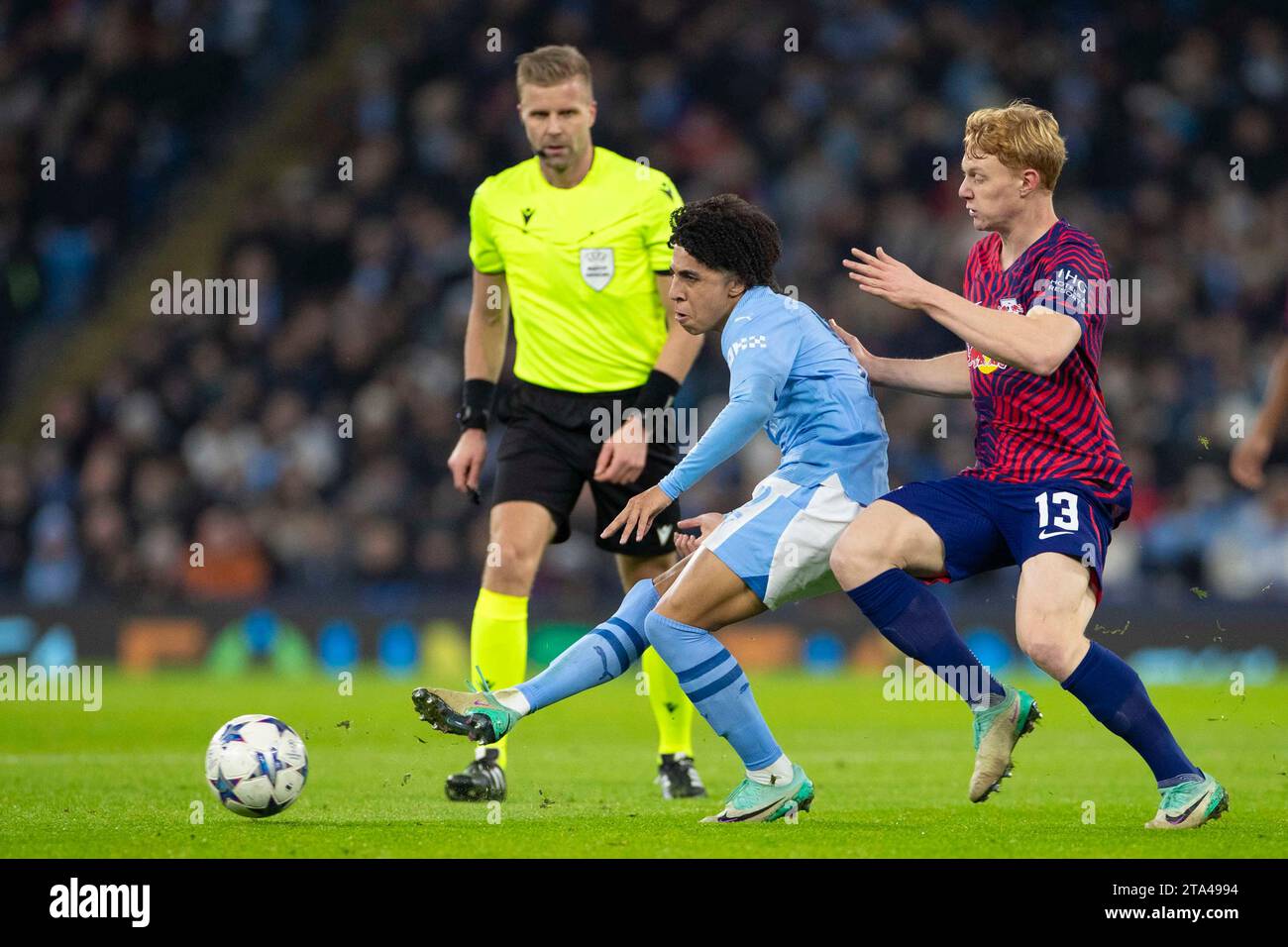 Rico Lewis #82 del Manchester City in azione durante la partita di UEFA Champions League, gruppo G tra Manchester City e RB Leipzig all'Etihad Stadium di Manchester martedì 28 novembre 2023. (Foto: Mike Morese | mi News) crediti: MI News & Sport /Alamy Live News Foto Stock