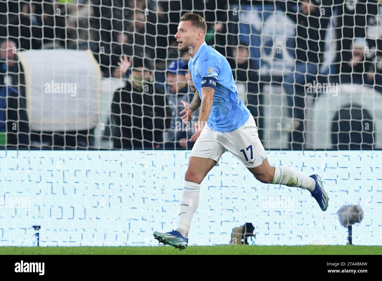 Roma, Lazio. 28 novembre 2023. Ciro immobile della SS Lazio celebra il gol segnato durante la partita di Champions League tra Lazio e Celtic allo stadio Olimpico, Italia, 28 novembre 2023. Photographer01 Credit: Independent Photo Agency/Alamy Live News Foto Stock