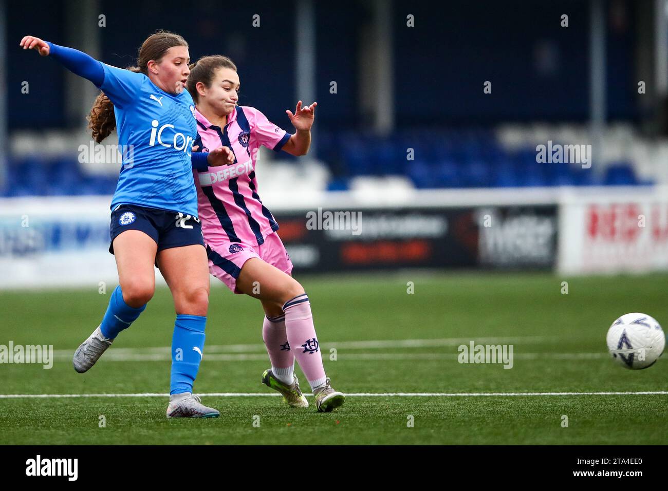 Azione durante il secondo turno della Adobe Women’s fa Cup contro il Billericay Town Foto Stock