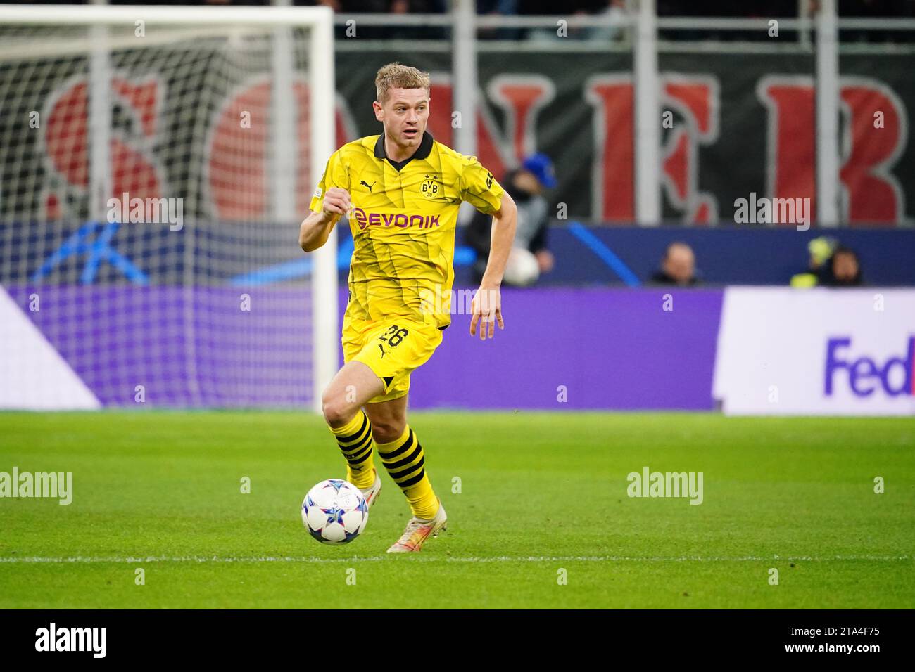 Milano, Italie. 28 novembre 2023. Julian Ryerson (BV Borussia Dortmund) durante la partita di UEFA Champions League, gruppo F tra AC Milan e Borusiia Dortmund il 28 novembre 2023 allo stadio San Siro di Milano - foto Morgese-Rossini/DPPI Credit: DPPI Media/Alamy Live News Foto Stock