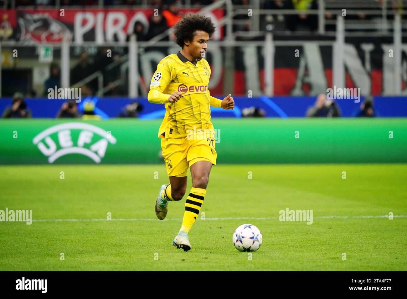 Milano, Italie. 28 novembre 2023. Karim Adeyemi (BV Borussia Dortmund) durante la partita di UEFA Champions League, gruppo F tra AC Milan e Borusiia Dortmund il 28 novembre 2023 allo stadio San Siro di Milano, Italia - foto Morgese-Rossini/DPPI Credit: DPPI Media/Alamy Live News Foto Stock