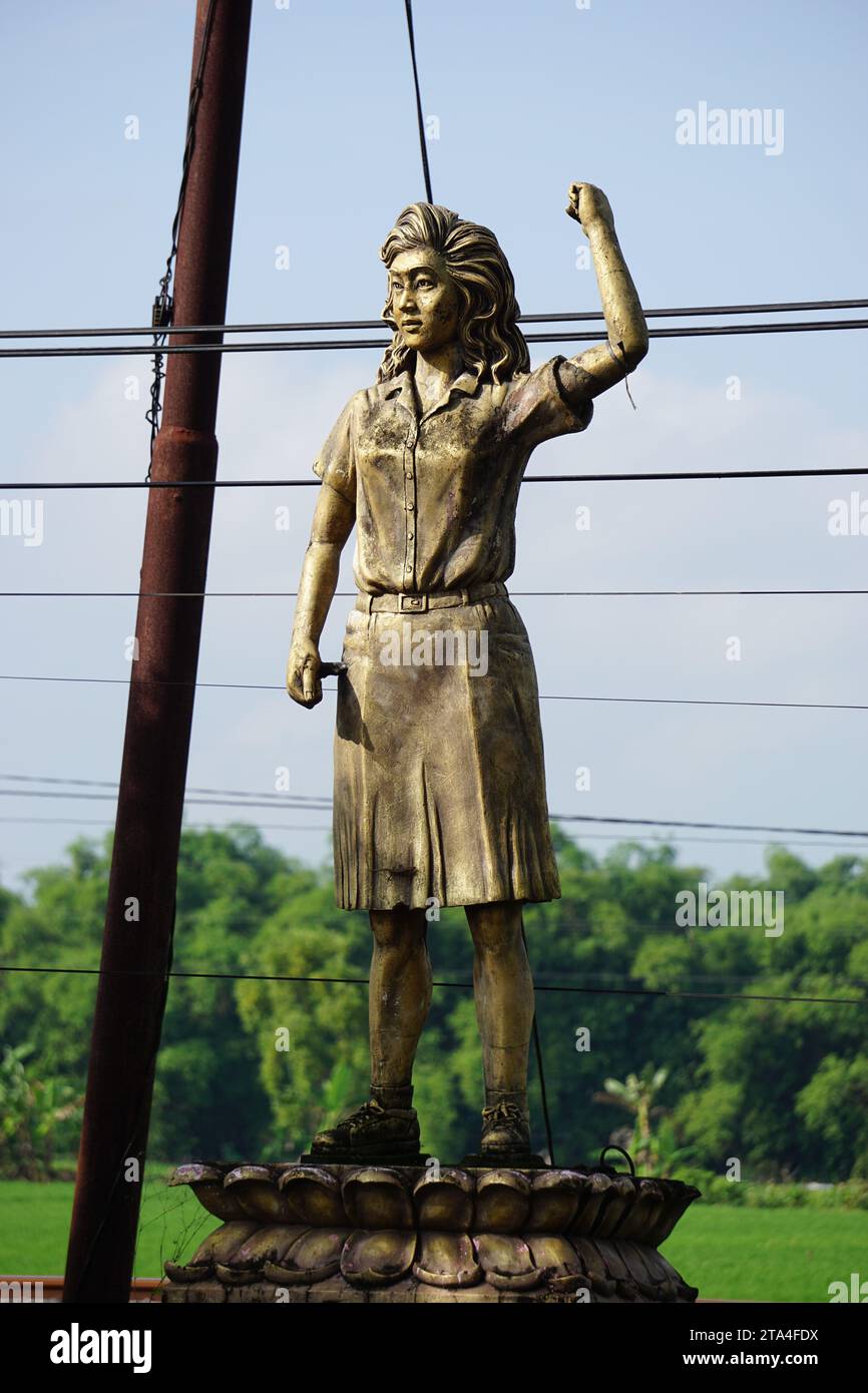 Il monumento di Marsinah. È stata insignita postumo dello Yap Thiam Hien Award, e il suo omicidio è stato ufficialmente notato dall'ILO Foto Stock