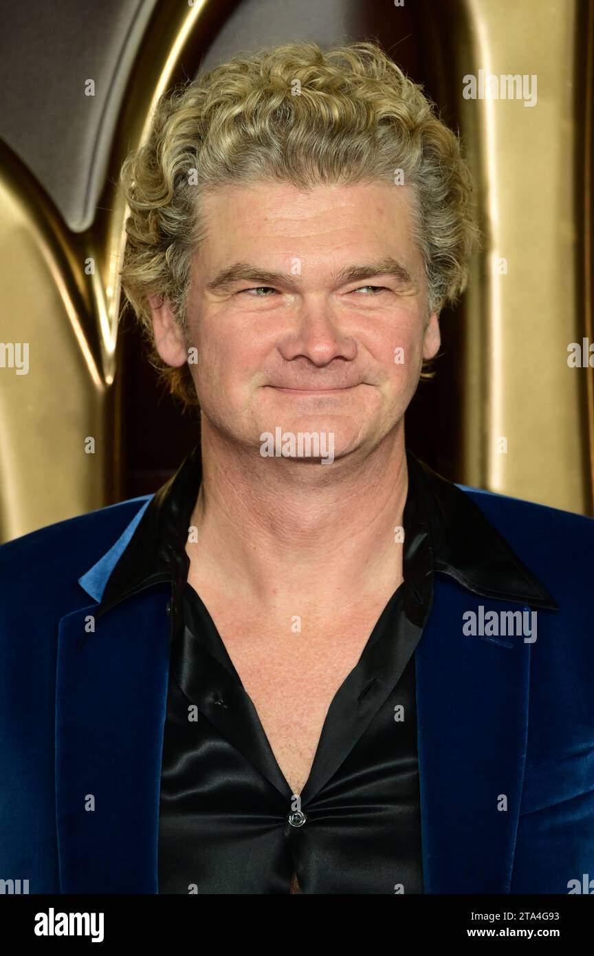 Londra, Regno Unito. 28 novembre 2023. Simon Farnaby frequenta la Warner Bros. Pictures Presents - la prima mondiale di Wonka alla Royal Festival Hall. Credito: Vedere li/Picture Capital/Alamy Live News Foto Stock