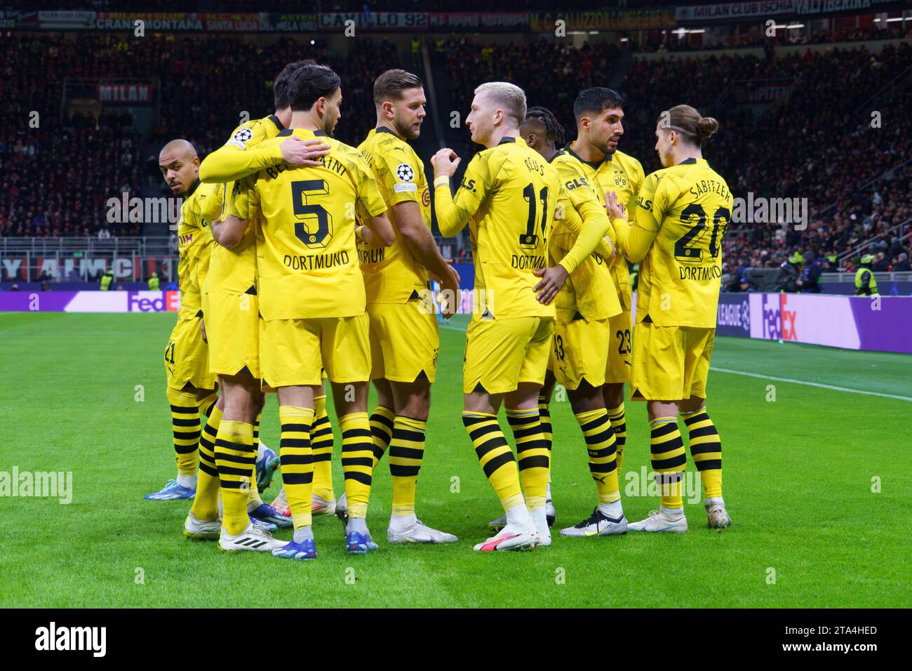 Squadra BV Borussia 09 Dortmund durante la UEFA Champions League, gruppo F partita di calcio tra AC Milan e Borusiia Dortmund il 28 novembre 2023 allo stadio San Siro di Milano - foto Morgese-Rossini / DPPI Foto Stock