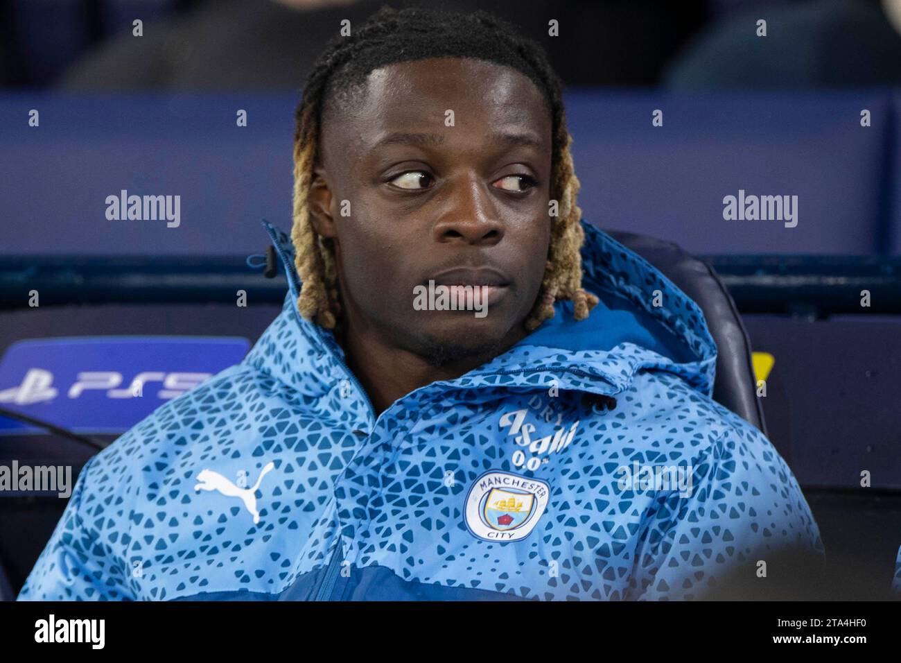 Jérémy Doku #11 di Manchester City durante la partita di UEFA Champions League, gruppo G tra Manchester City e RB Lipsia all'Etihad Stadium di Manchester martedì 28 novembre 2023. (Foto: Mike Morese | mi News) crediti: MI News & Sport /Alamy Live News Foto Stock
