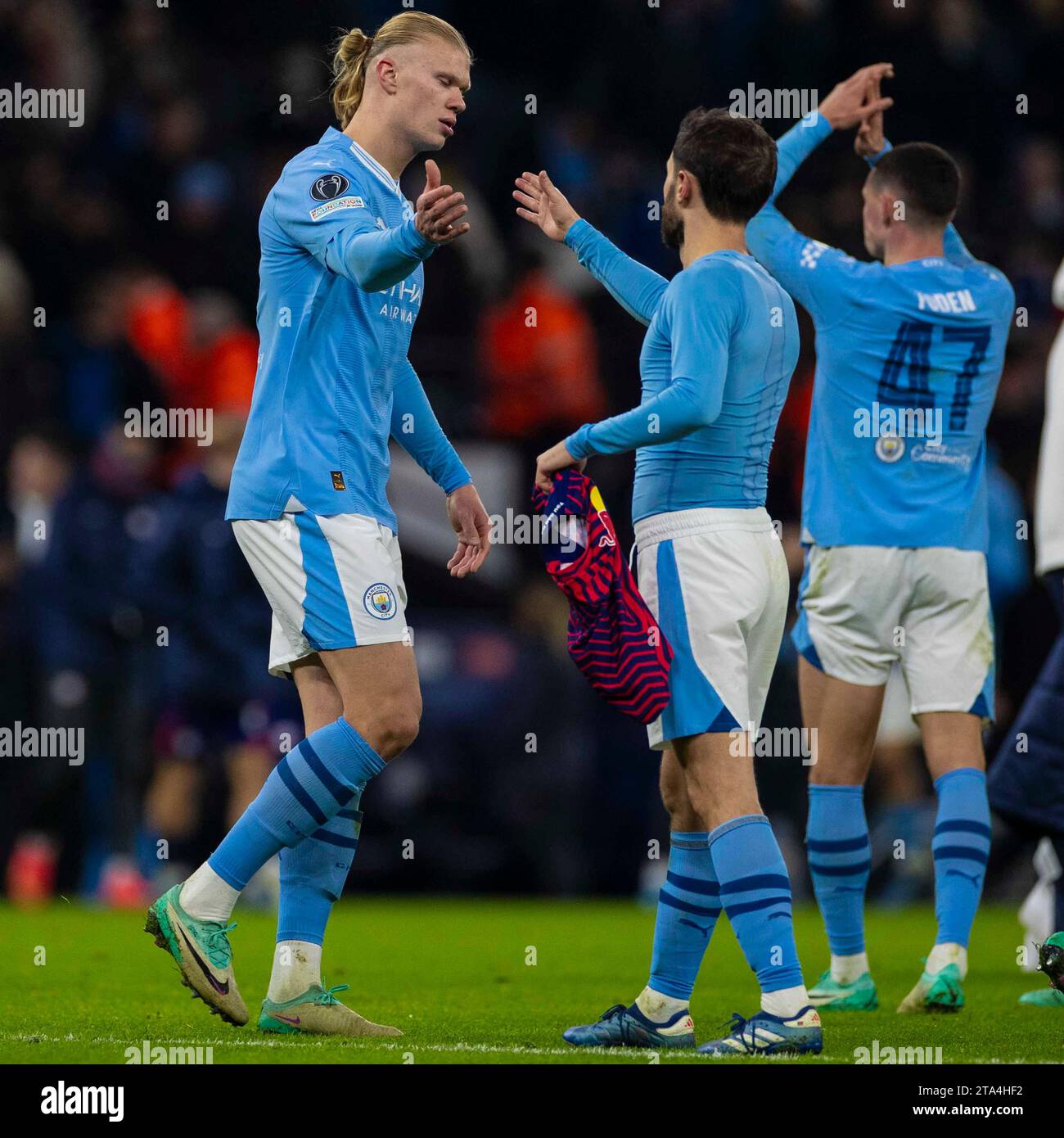 I giocatori del Manchester City festeggiano a tempo pieno durante la partita di UEFA Champions League, gruppo G tra Manchester City e RB Leipzig presso l'Etihad Stadium di Manchester martedì 28 novembre 2023. (Foto: Mike Morese | mi News) crediti: MI News & Sport /Alamy Live News Foto Stock