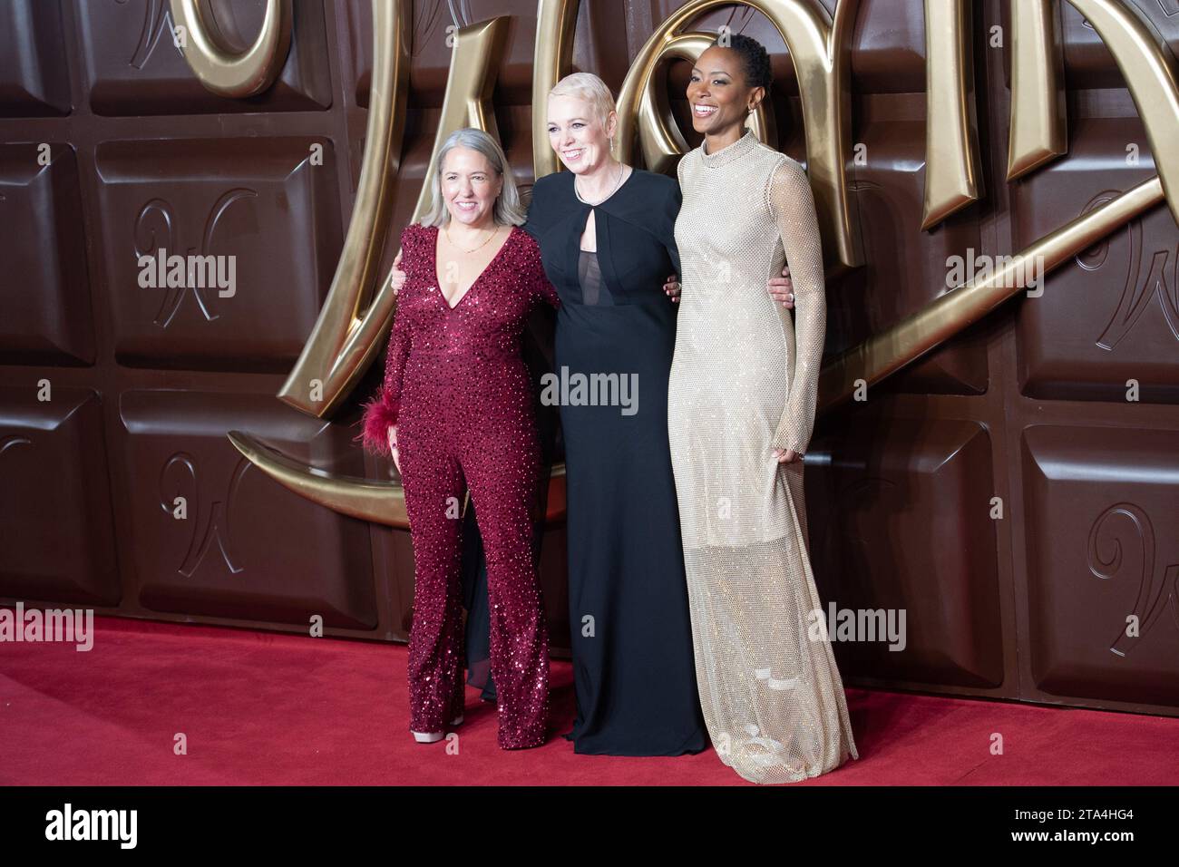 Londra, Regno Unito. 28 novembre 2023. Nella foto: (L-R) - la produttrice Alexandra Derbyshire, Olivia Colman, Tracy Ifeachor partecipa alla prima mondiale di "Wonka" alla Royal Festival Hall di Southbank. Credito: Justin ng/Alamy Live News Foto Stock