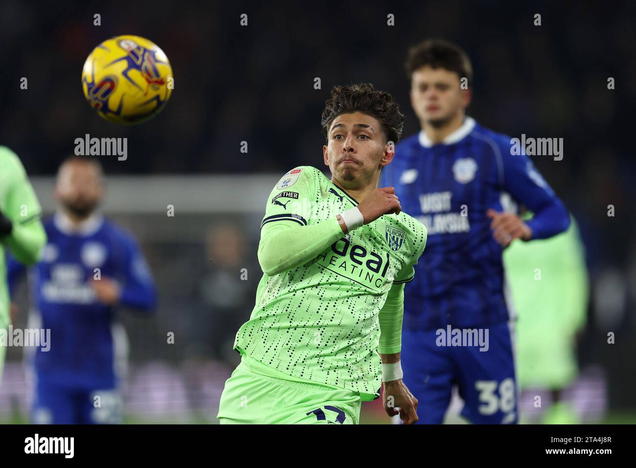 Cardiff, Regno Unito. 28 novembre 2023. Jeremy Sarmiento di West Bromwich Albion in azione. Partita del campionato EFL Skybet, Cardiff City contro West Bromwich Albion al Cardiff City Stadium di Cardiff, Galles, martedì 28 novembre 2023. Questa immagine può essere utilizzata solo per scopi editoriali. Solo per uso editoriale, foto di Andrew Orchard/Andrew Orchard fotografia sportiva/Alamy Live news credito: Andrew Orchard fotografia sportiva/Alamy Live News Foto Stock