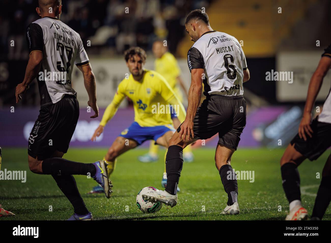 Zach Muscat durante la partita di Liga Portugal 23/24 tra SC Farense e FC Arouca, Estadio de Sao Luis, Faro, Portogallo. (Maciej Rogowski) Foto Stock