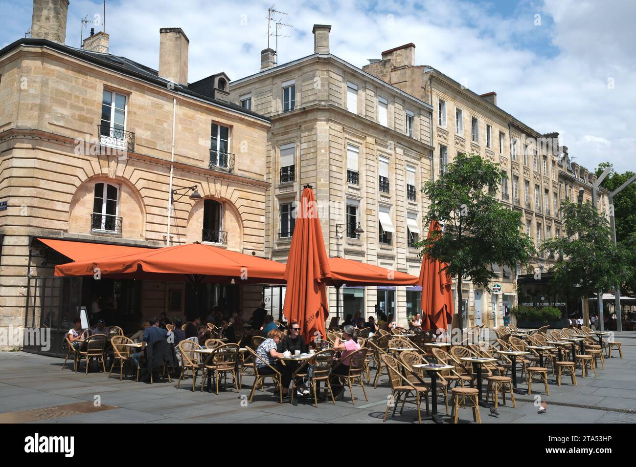 Caffè pavimentato a Bordeaux in Francia Foto Stock