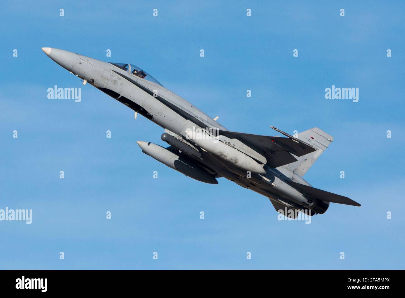 Avión de combate F-18 Hornet despegando Foto Stock