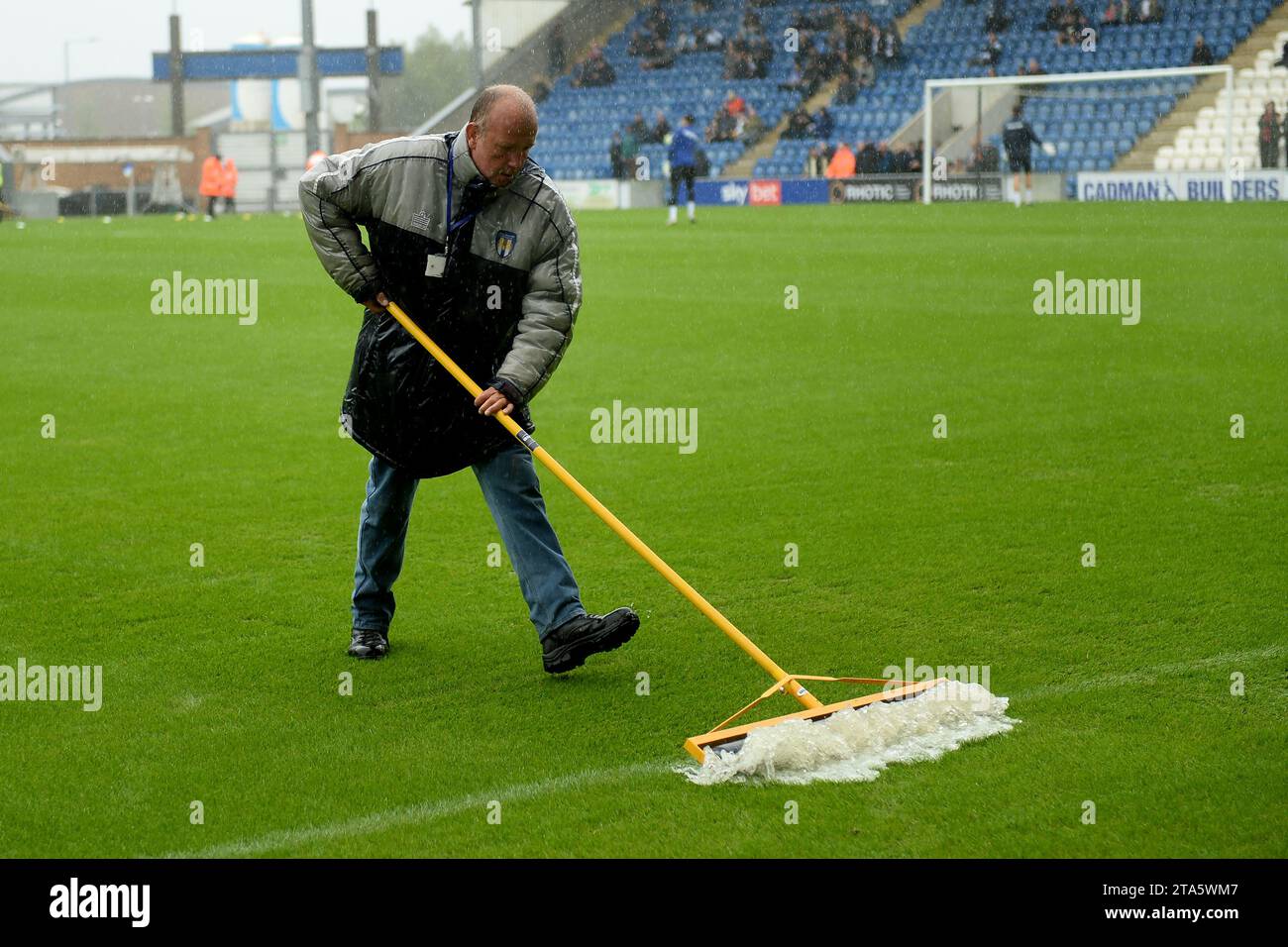 La partita è posticipata a causa di pioggia battente - Colchester United contro Swindon Town, Sky Bet League Two, JobServe Community Stadium, Colchester, Regno Unito - 5 agosto 2023 solo per uso editoriale - si applicano restrizioni DataCo Foto Stock