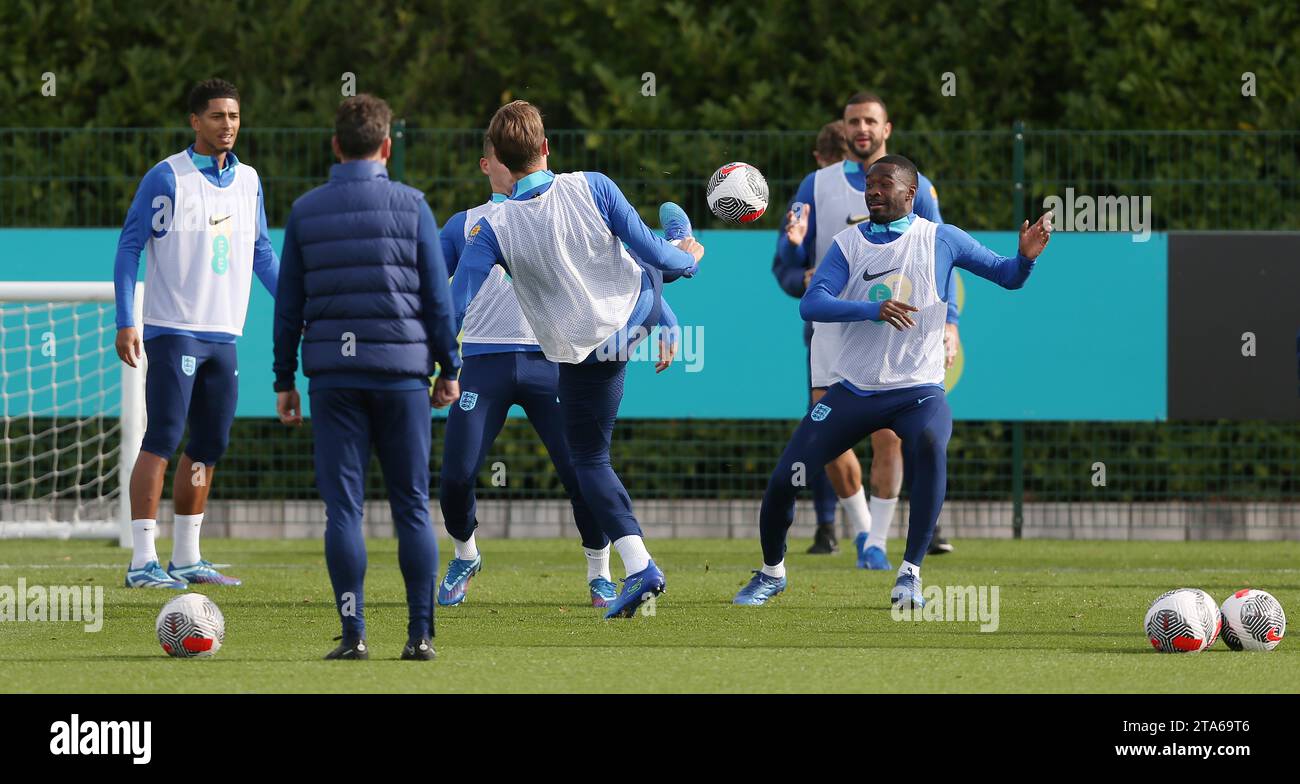 Harry Kane capitano dell'Inghilterra e del Bayern Monaco e Fikayo Tomori dell'Inghilterra e dell'AC Milan. - Inghilterra Training & Press Conference, Inghilterra / Italia, UEFA European Qualifiers, Tottenham Hotspur Training Ground, Londra, Regno Unito - 16 ottobre 2023. Solo per uso editoriale - si applicano le restrizioni DataCo Foto Stock