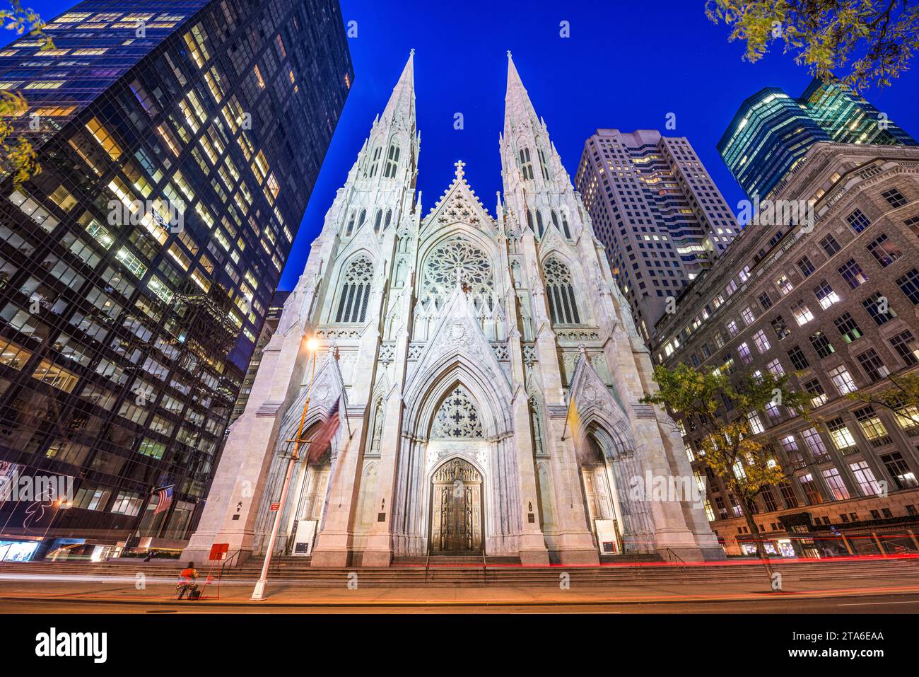 St Patrick's Cathedral a New York di notte. Foto Stock