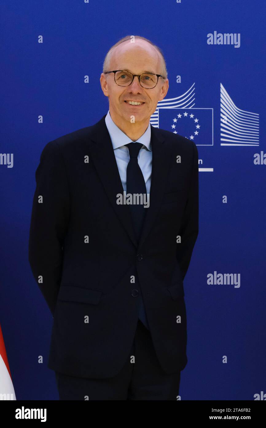 Bruxelles, Belgio. 29 novembre 2023. Il presidente della Commissione Europen Ursula Von der Leyen riceve Luc Frieden, primo ministro del Lussemburgo a Bruxelles, in Belgio, il 29 novembre 2023. Credito: ALEXANDROS MICHAILIDIS/Alamy Live News Foto Stock