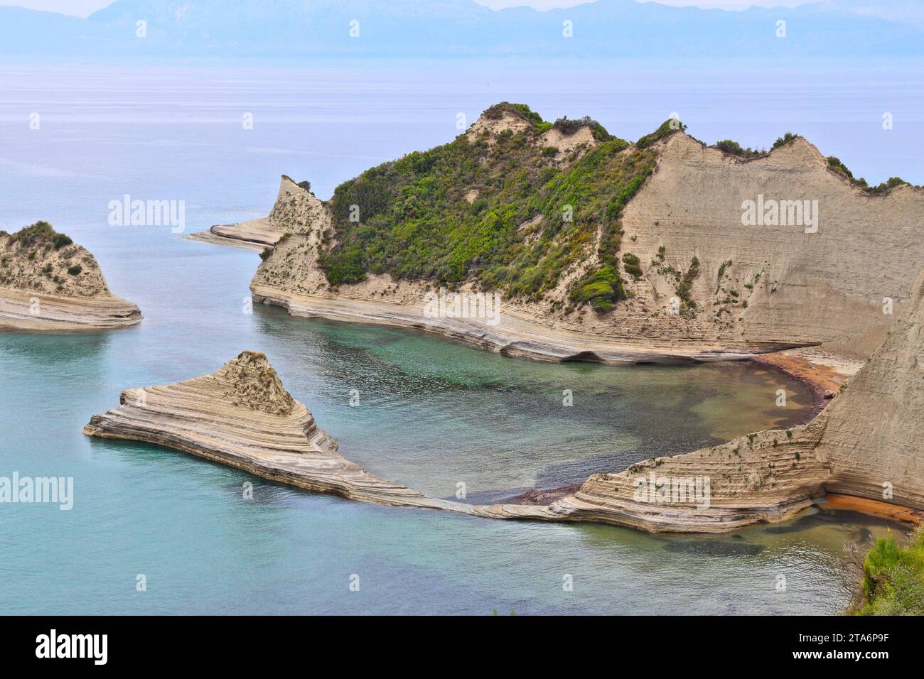 Paesaggio dell'isola di Corfù - costa di Capo Drastis in Grecia. Vista estiva sull'isola greca. Foto Stock