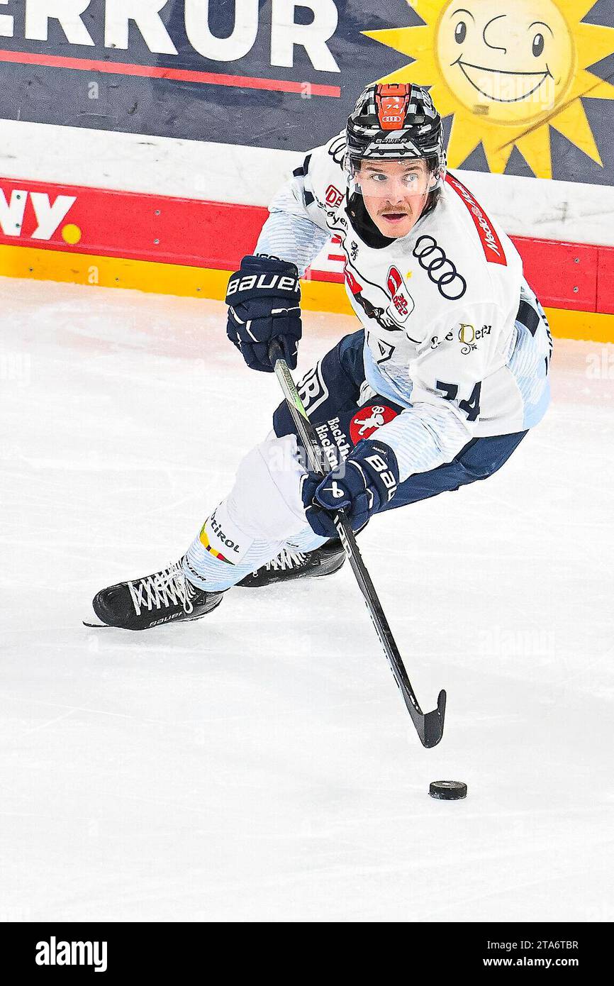 Eishockey DEL - Düsseldorfer EG vs ERC Ingolstadt AM 26.11.2023 im PSD Bank Dome a Düsseldorf Ingolstadts Travis St Denis (n. 74) foto: Osnapix Foto Stock