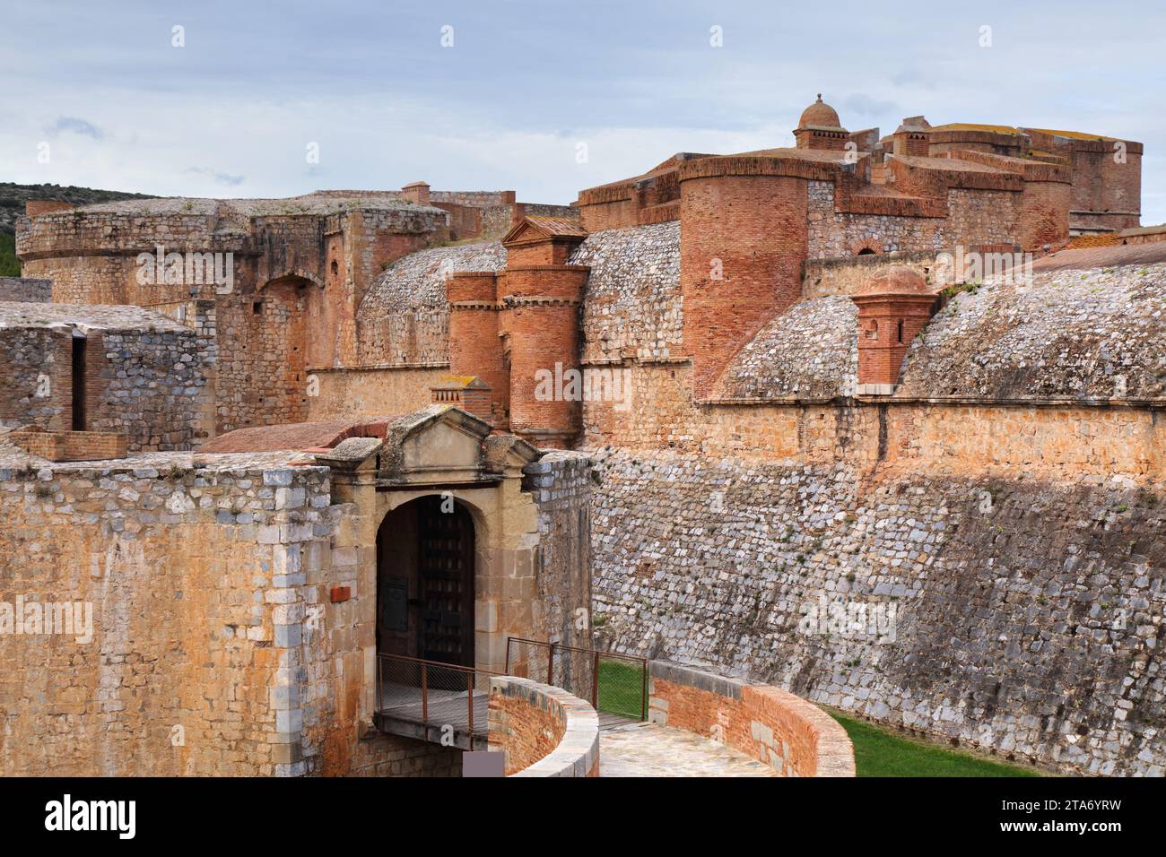 Fort de Salses, fortezza catalana a Salses-le-Chateau, nel dipartimento dei Pirenei Orientales in Francia. Foto Stock
