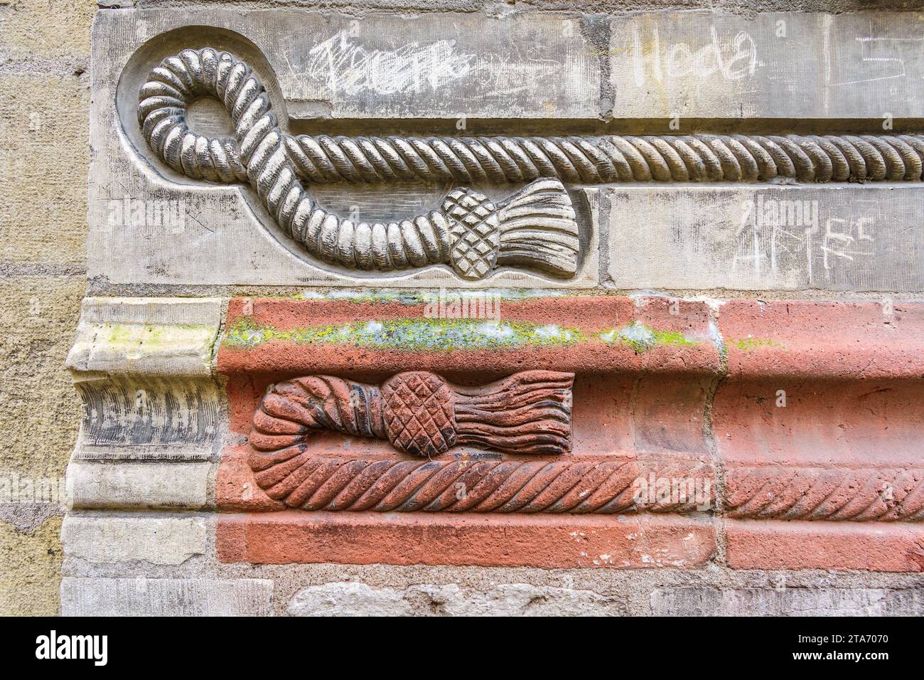 Dettagli di modanatura a spirale per fune/cavi in pietra della casa cittadina dei primi del XVI secolo a Tours, Indre-et-Loire (37), Francia. Foto Stock