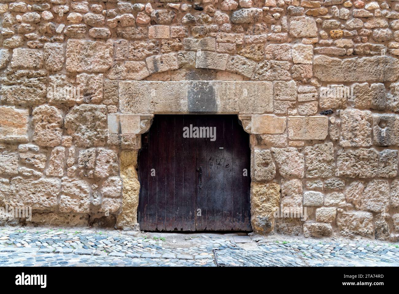 le centre-ville de Narbonne, le Canal de la Robine, la cathédrale et le passage de l’ancre, le marché local Foto Stock