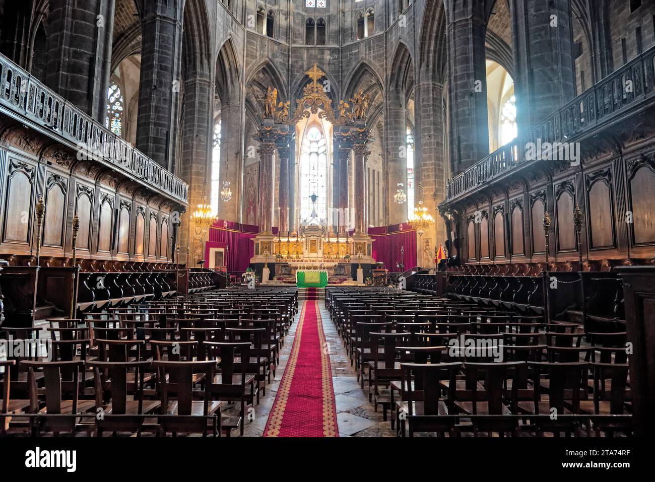 le centre-ville de Narbonne, le Canal de la Robine, la cathédrale et le passage de l’ancre, le marché local Foto Stock