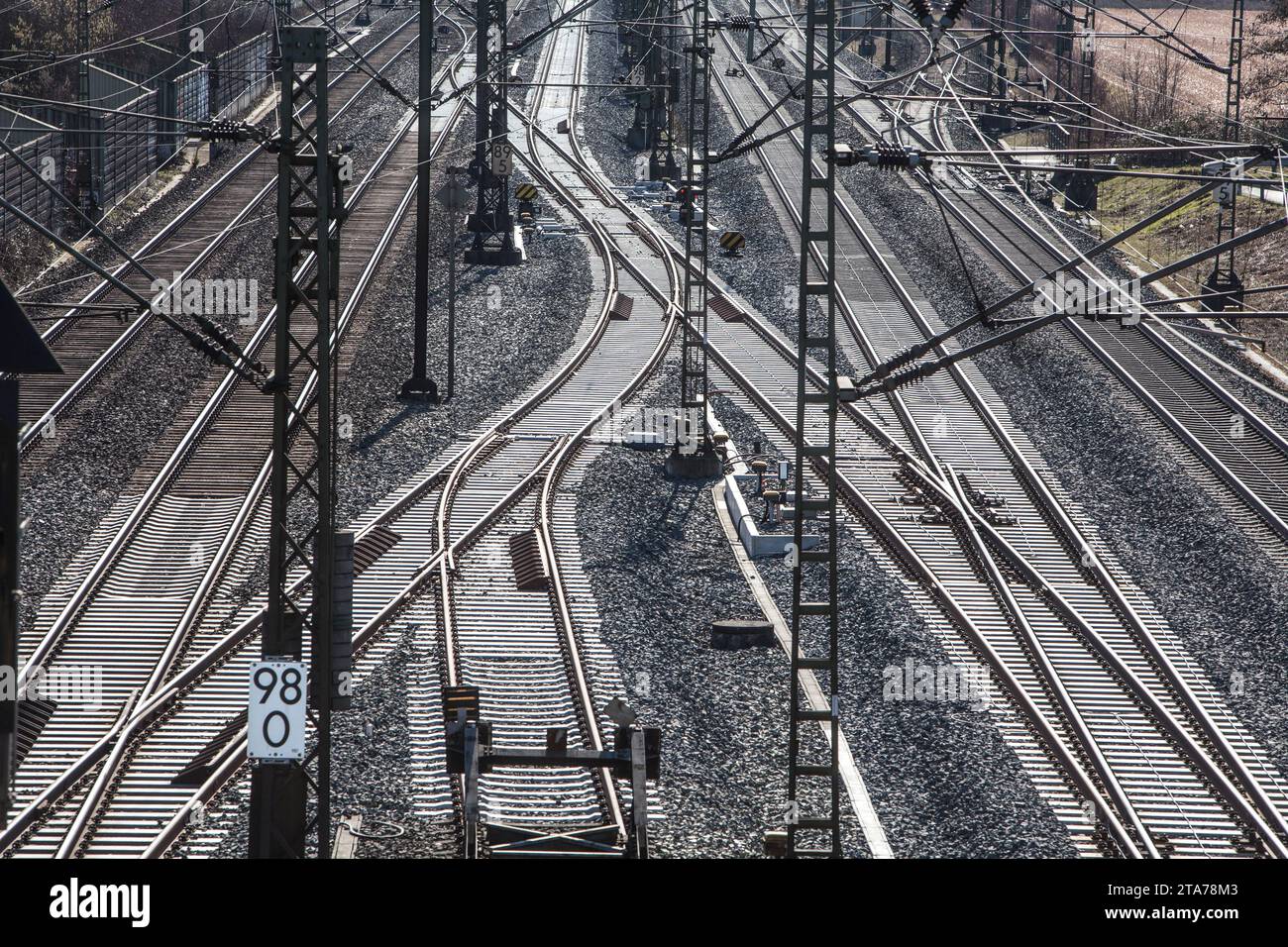La ferrovia ad alta velocità Hannover-Würzburg, Nörten-Hardenberg, distretto di Northeim, bassa Sassonia, Germania, Europa Foto Stock