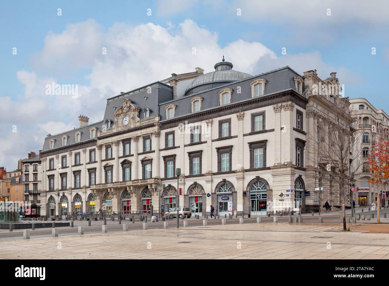 Clermont-Ferrand, Francia - 11 dicembre 2019: Il Clermont-Ferrand Opera-Theater (in francese: Opéra-Théâtre de Clermont-Ferrand) si trova nel cuore di Foto Stock