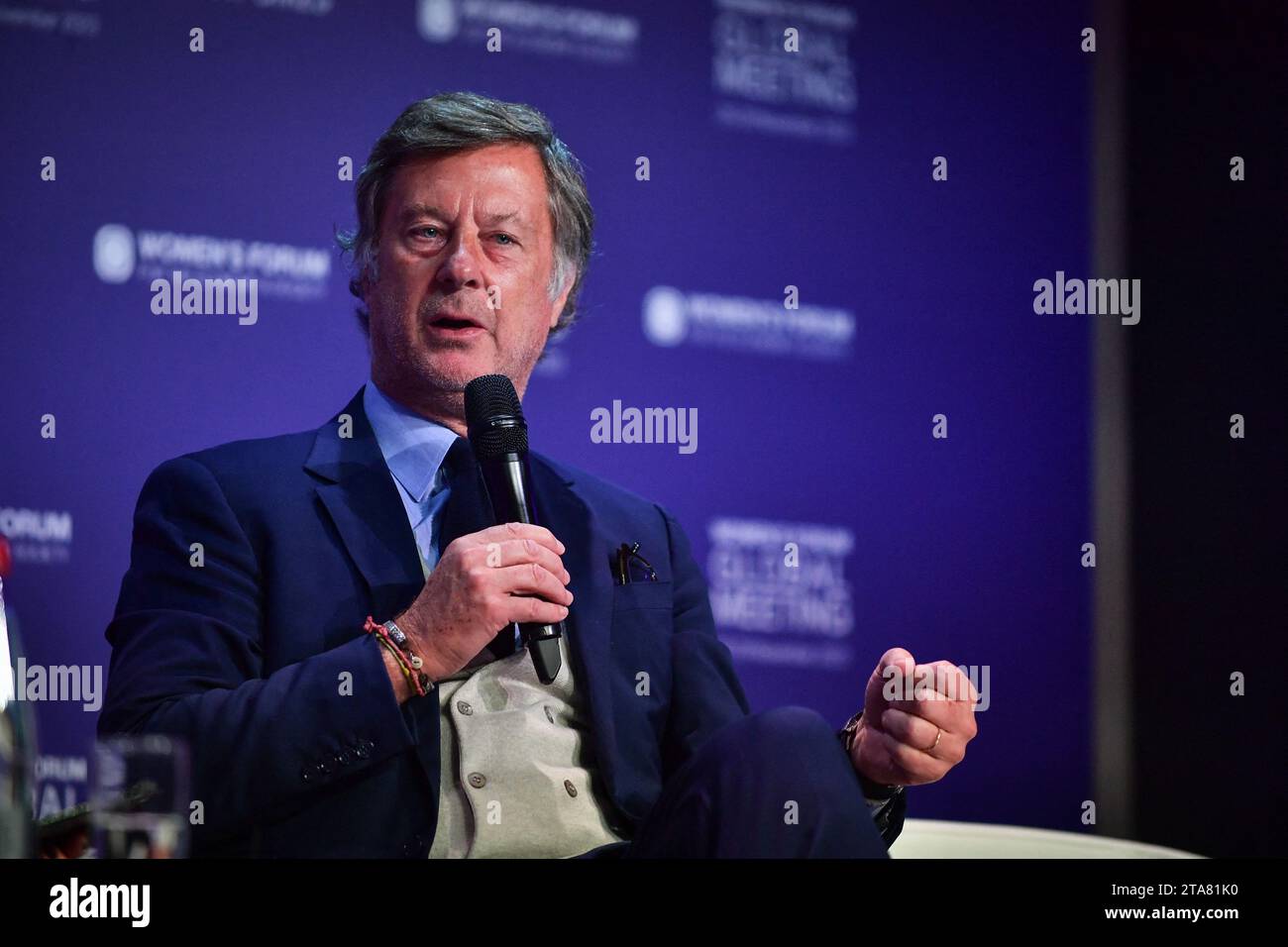 Parigi, Francia. 29 novembre 2023. Il CEO di AccorHotels Sebastien Bazin parla durante il Women's Forum Global Meeting 2023 al Palais Brongniart di Parigi, in Francia, il 29 novembre 2023. Foto di Firas Abdullah/ABACAPRESS.COM credito: Abaca Press/Alamy Live News Foto Stock