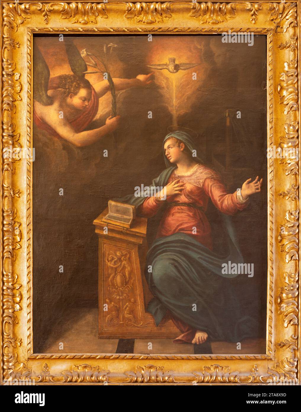 VICENZA, ITALIA - 5 NOVEMBRE 2023: Il dipinto dell'Annunciazione nella Cattedrale di ignoto artista barocco. Foto Stock