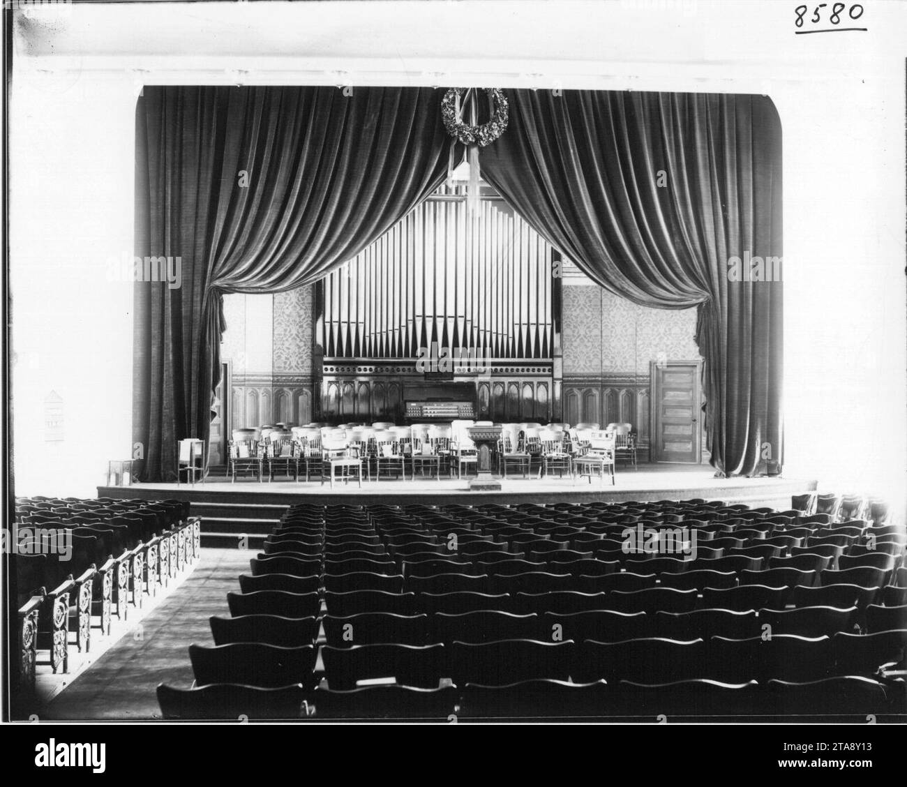 Veduta del palco nel nuovo Miami University Auditorium Building 1908 (3200506124). Foto Stock