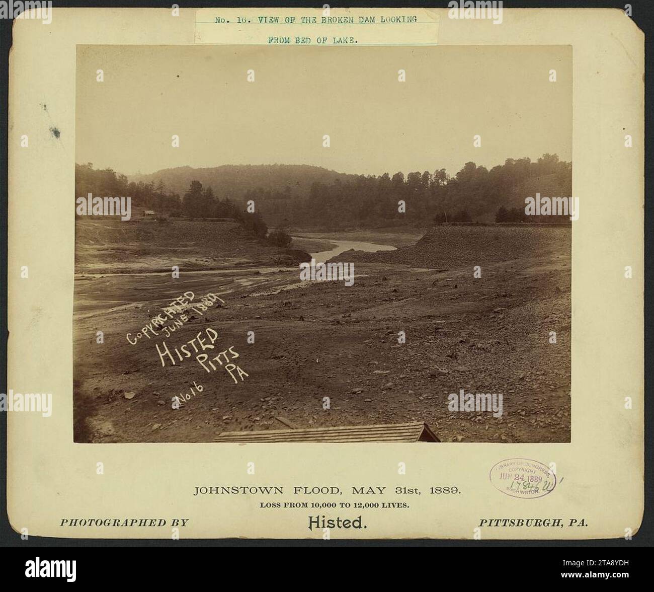 Vista della diga rotta che guarda dal letto del lago, Johnstown Flood, 31 maggio 1889 Foto Stock