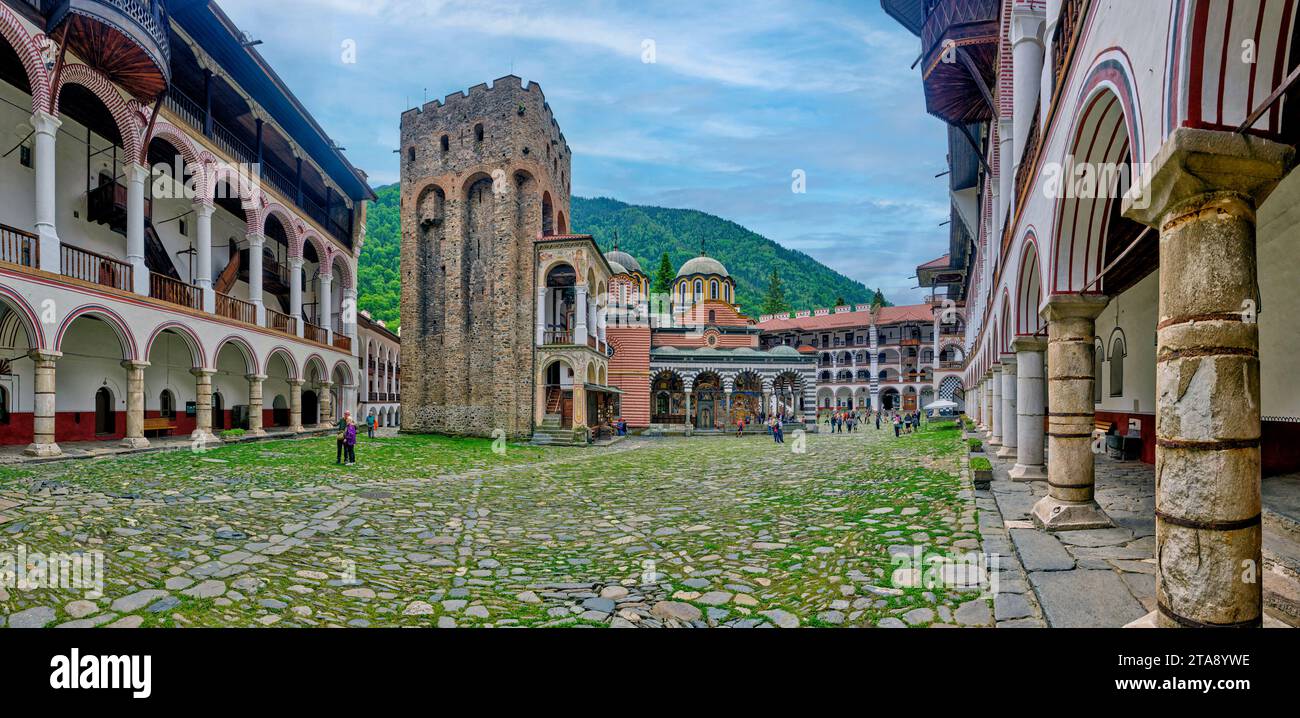 Cortile interno del monastero di Rila, Bulgaria Foto Stock