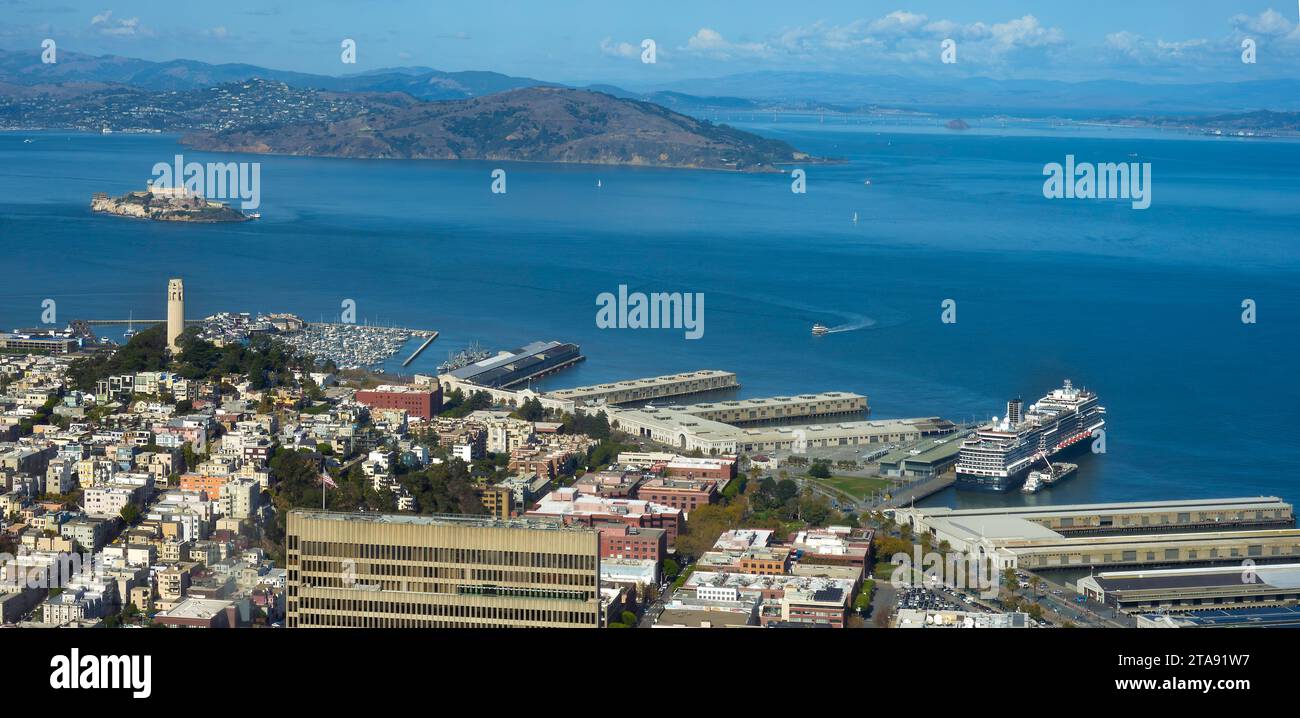 Vista aerea della baia di San Francisco con l'isola penale di Alcatraz, California, Stati Uniti Foto Stock