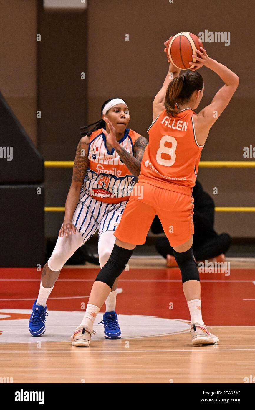 Rebecca Allen durante la Beretta Famila Schio vs Valencia Basket, Basket Euroleague Women Match a Schio (vi), Italia, novembre 29 2023 Foto Stock