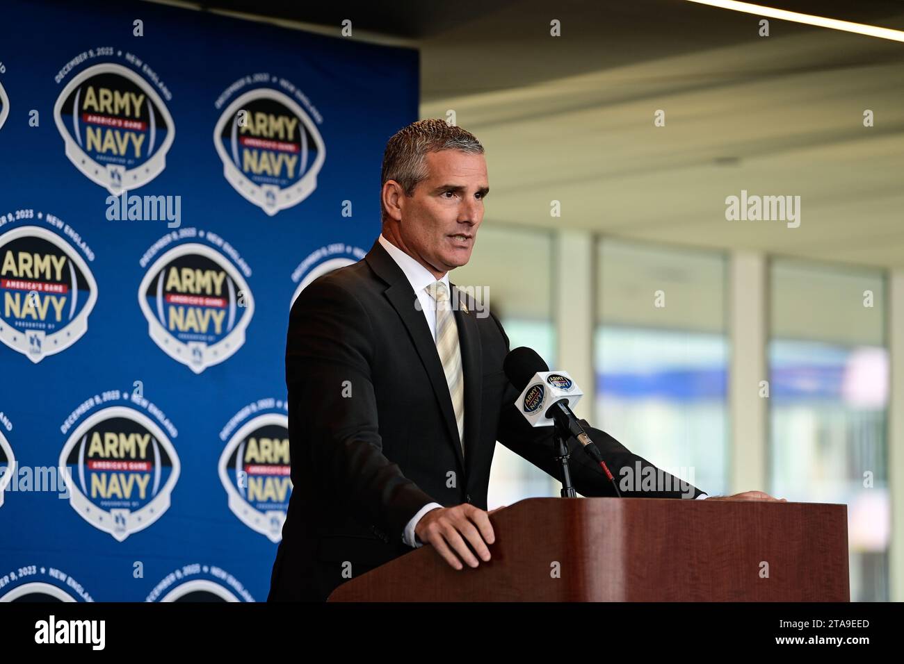 Foxborough Massachusetts, USA. 29 novembre 2023. Il direttore dell'atletica leggera dell'Army West Point parla ai media in una conferenza stampa prima della partita della Marina militare al Gillette Stadium di Foxborough, Massachusetts. Eric Canha/CSM (immagine di credito: © Eric Canha/Cal Sport Media). Credito: csm/Alamy Live News Foto Stock