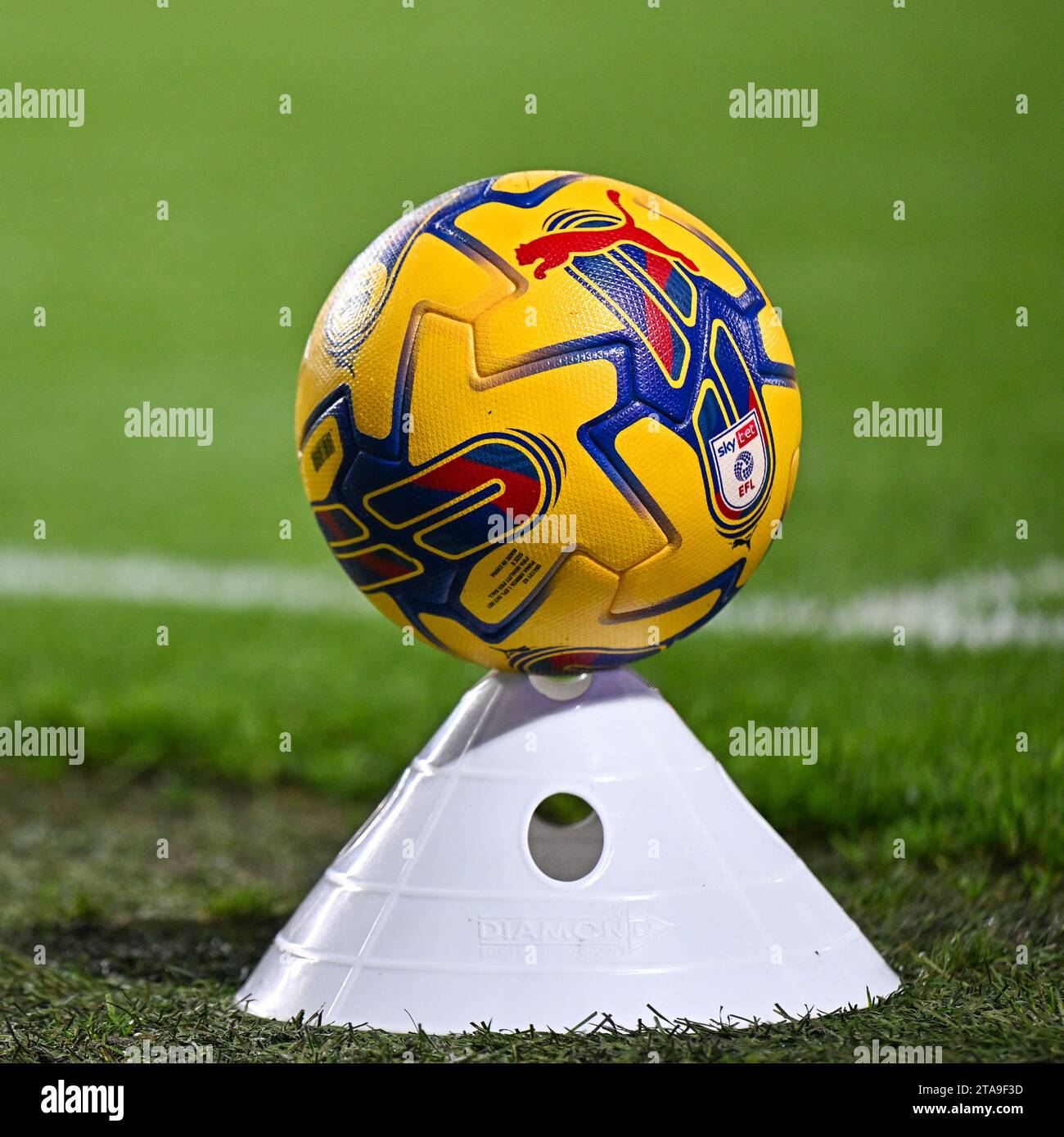 The Match ball, durante la partita del campionato Sky Bet Blackburn Rovers vs Birmingham City a Ewood Park, Blackburn, Regno Unito, 29 novembre 2023 (foto di Cody Froggatt/News Images) Foto Stock