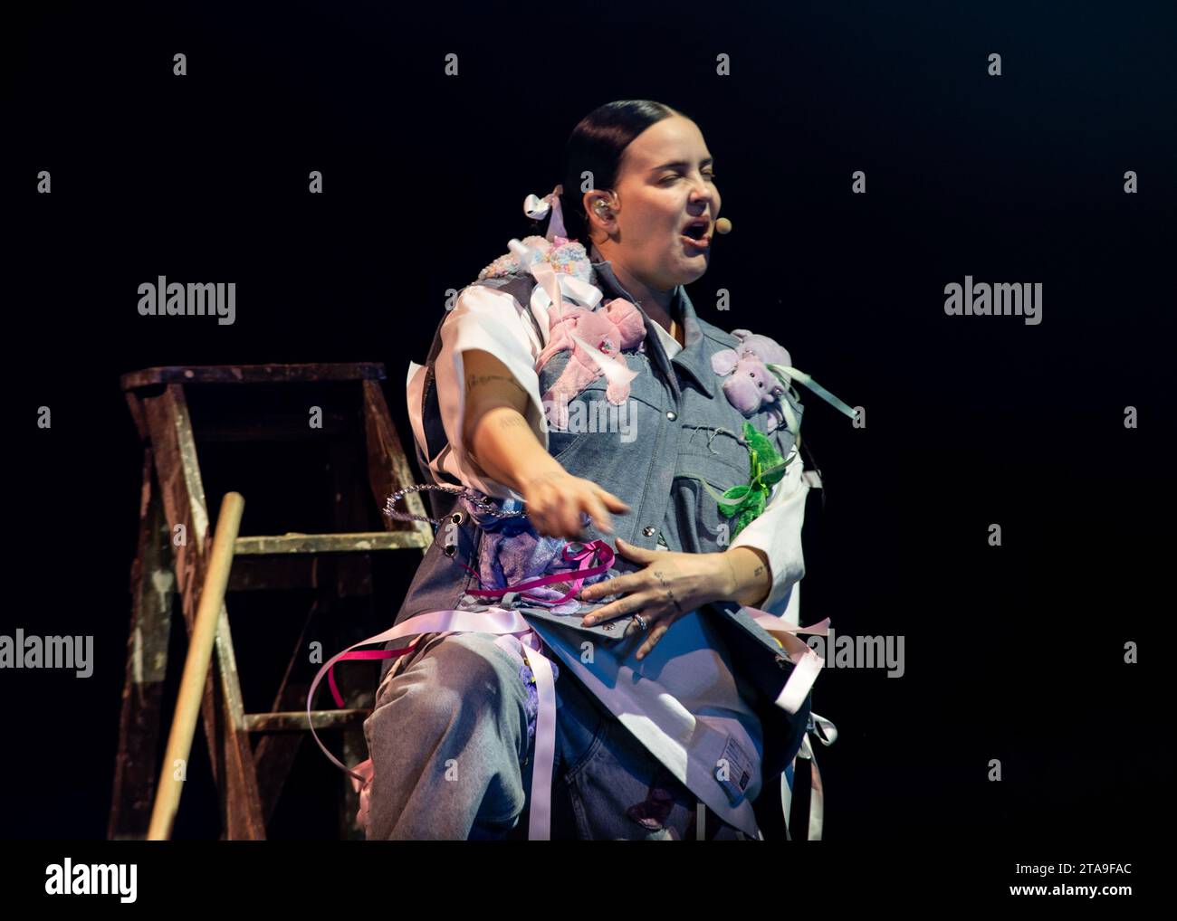 Londra, Regno Unito. 29 novembre 2023. Anne Marie dal vivo sul palco della O2 Arena. Cristina Massei/Alamy Live News Foto Stock