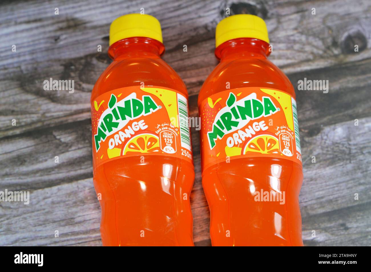 Cairo, Egitto, 4 novembre 2023: Mirinda , marchio di bevanda analcolica originariamente creato in Spagna nel 1959 e distribuito a livello globale da PepsiCo dal 1970. N Foto Stock