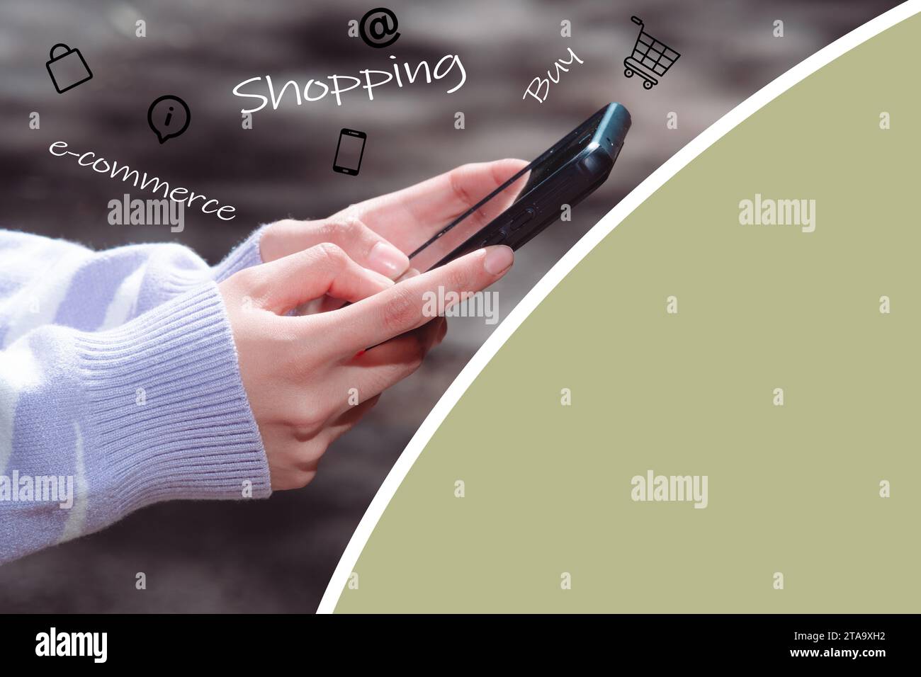 Foto creativa, illustrazione collage di mani che tengono un cellulare, per i social network, hai spazio libero per il testo. Foto Stock