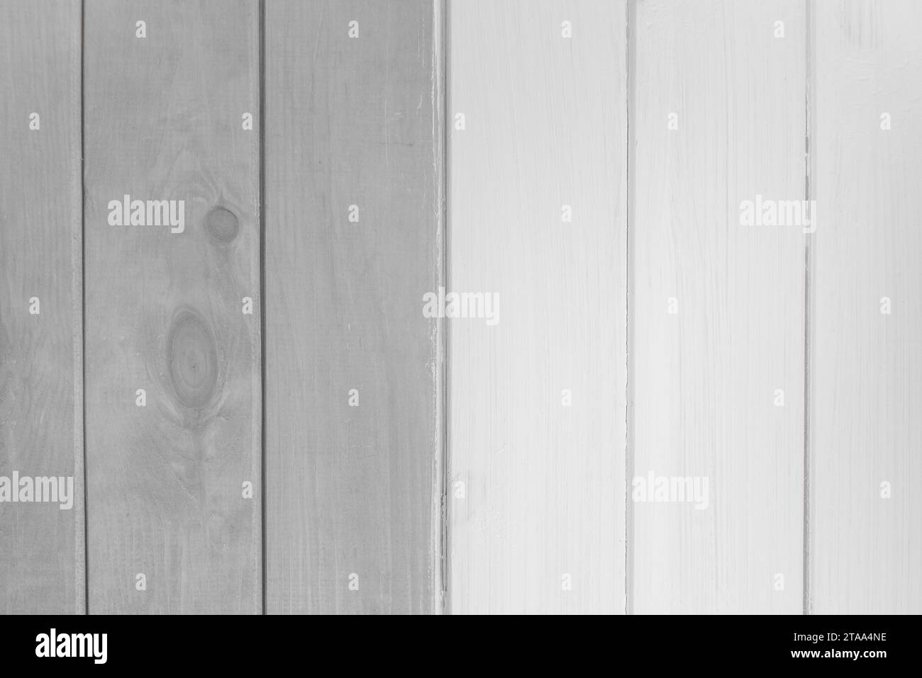 Linee verticali in legno strisce tavole superficie due colori Grigio bianco vernice texture sfondo. Foto Stock