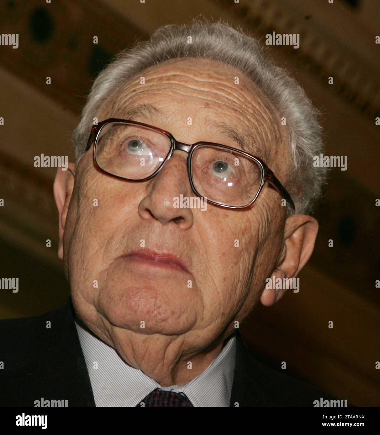 HENRY KISSINGER, nato Heinz Alfred Kissinger (New York, 27 maggio 1923 – New York, 29 novembre 2023), è stato un diplomatico, politologo, consulente geopolitico e politico statunitense, segretario di stato e consigliere per la sicurezza nazionale sotto le amministrazioni presidenziali di Richard Nixon e Gerald Ford. Per le sue azioni che hanno negoziato un cessate il fuoco in Vietnam, Kissinger ha ricevuto il Premio Nobel per la pace nel 1973 in circostanze controverse. FOTO SCATTATA IL: 8 marzo 2007, New York, New York, USA: HENRY KISSINGER ad un evento del McCain Exchange Forum tenutosi all'Hudson Theater al Millenn Foto Stock