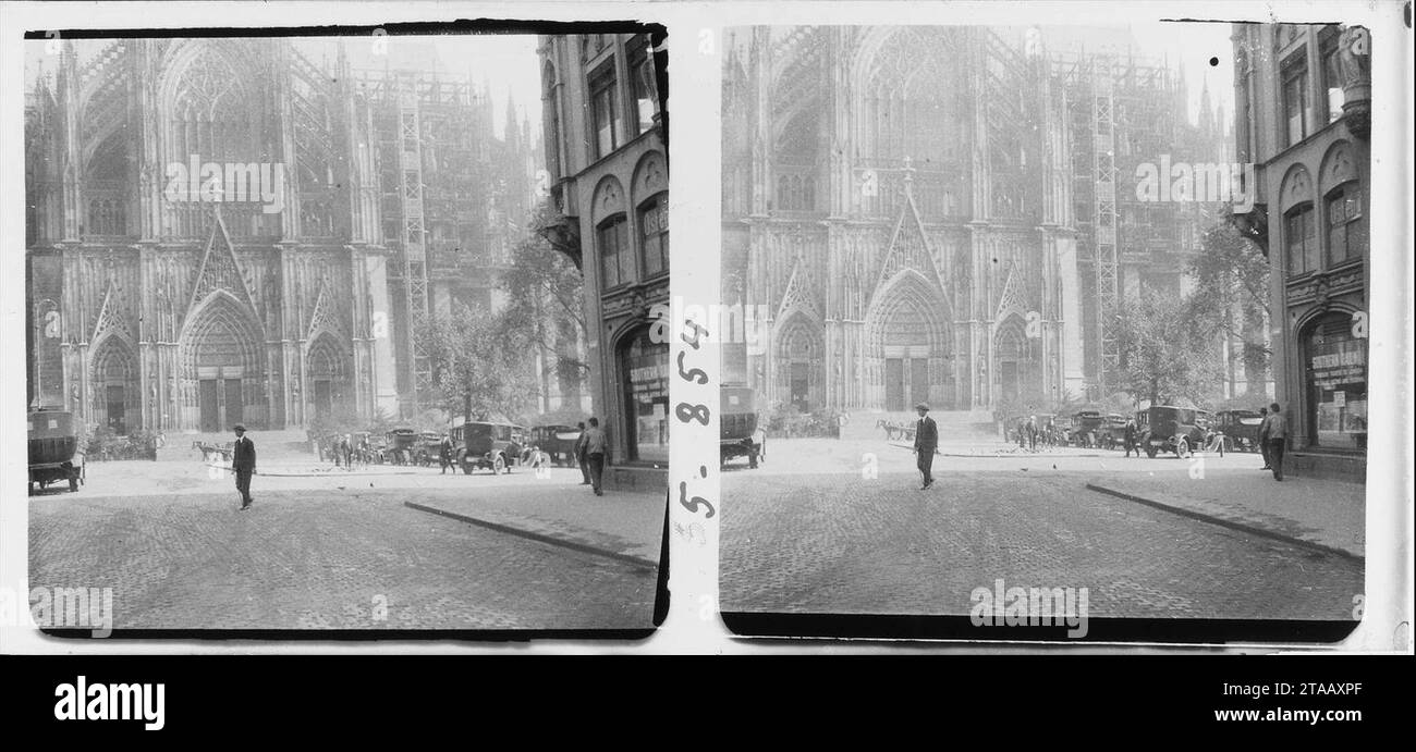 Vista de la façana de la catedral de Colònia al migdia. Foto Stock