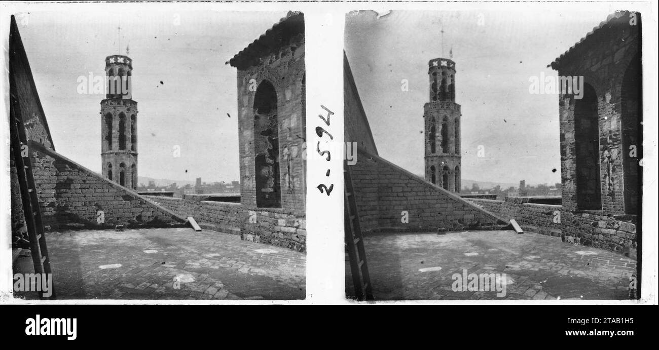 Vista del petit campanari de Santa Maria del Mar des del seu terrat. Foto Stock