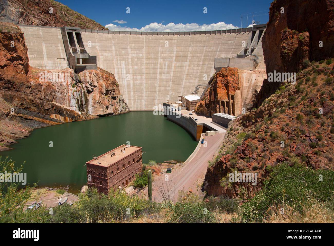 Theodore Roosevelt Dam, Apache Trail Scenic Byway, Tonto National Forest, Arizona Foto Stock