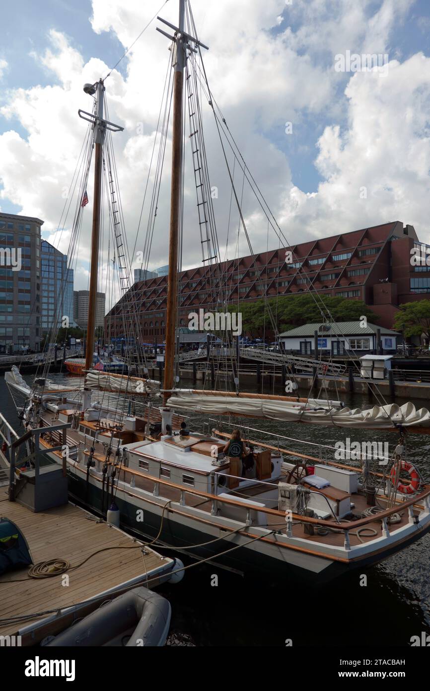 Vista dall'acquario del New England della Liberty Star ormeggiata al Central Wharf di Boston Foto Stock