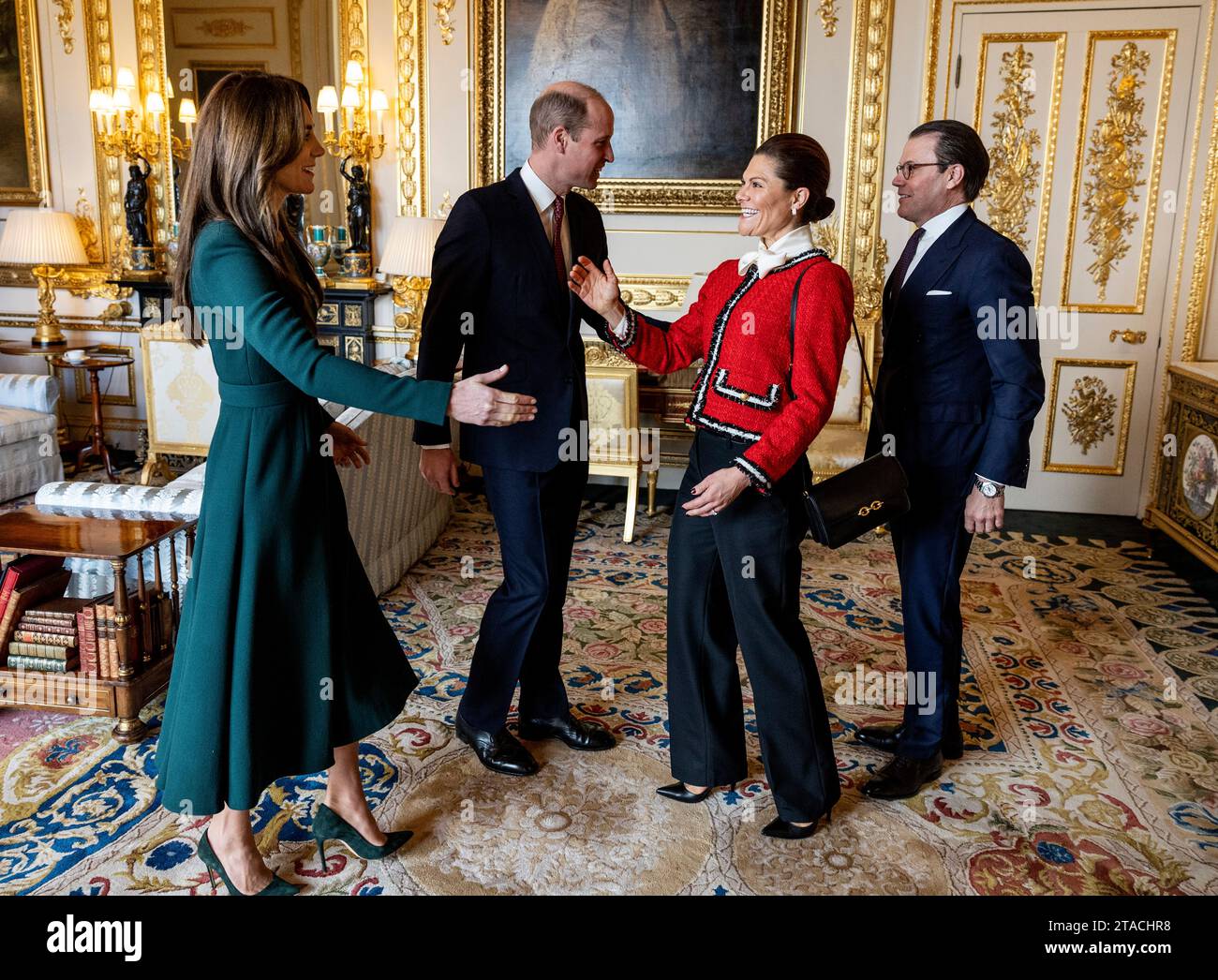 Londra, Regno Unito. 30 novembre 2023. LONDRA, REGNO UNITO 20231130Principessa ereditaria Vittoria e Principe Daniel insieme al Principe Guglielmo di Galles e alla Principessa Caterina di Galles durante la visita di giovedì al Castello di Windsor. Foto: Christine Olsson/TT/Code 10430 credito: TT News Agency/Alamy Live News Foto Stock