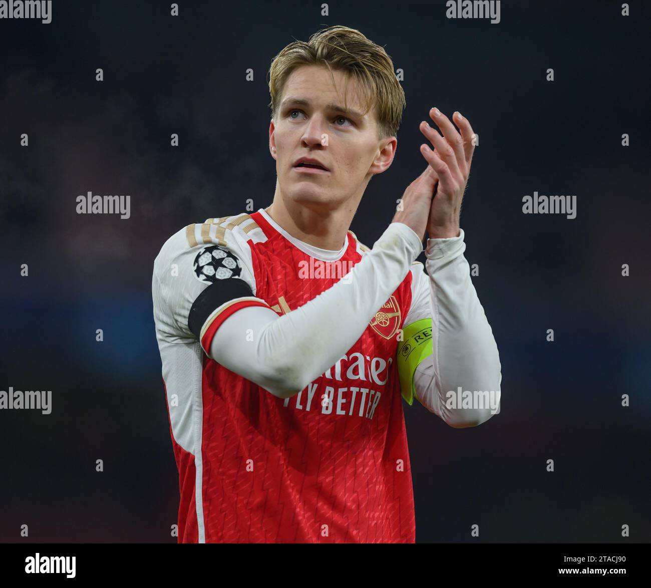 Londra, Regno Unito. 29 nov 2023 - Arsenal vs RC Lens - Champions League - Emirates Stadium. Martin Odegaard dell'Arsenal durante la partita di Champions League contro Lens. Credito immagine: Mark Pain/Alamy Live News Foto Stock