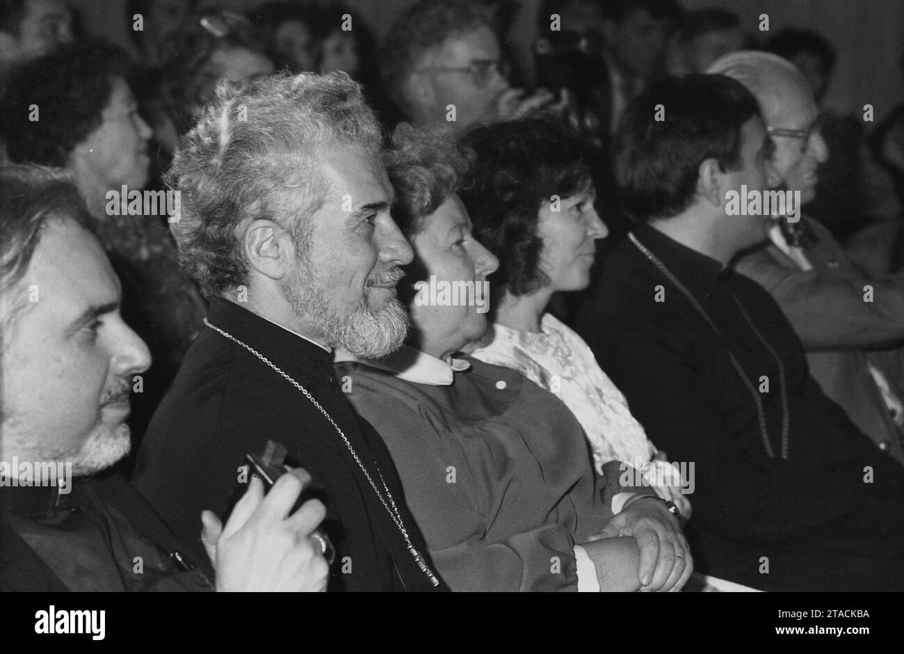 Los Angeles, CA, USA, marzo 1986. FR. Gheorghe Calciu-Dumitreasa in visita alla Santa Trinità della Chiesa cristiana ortodossa rumena. Foto Stock