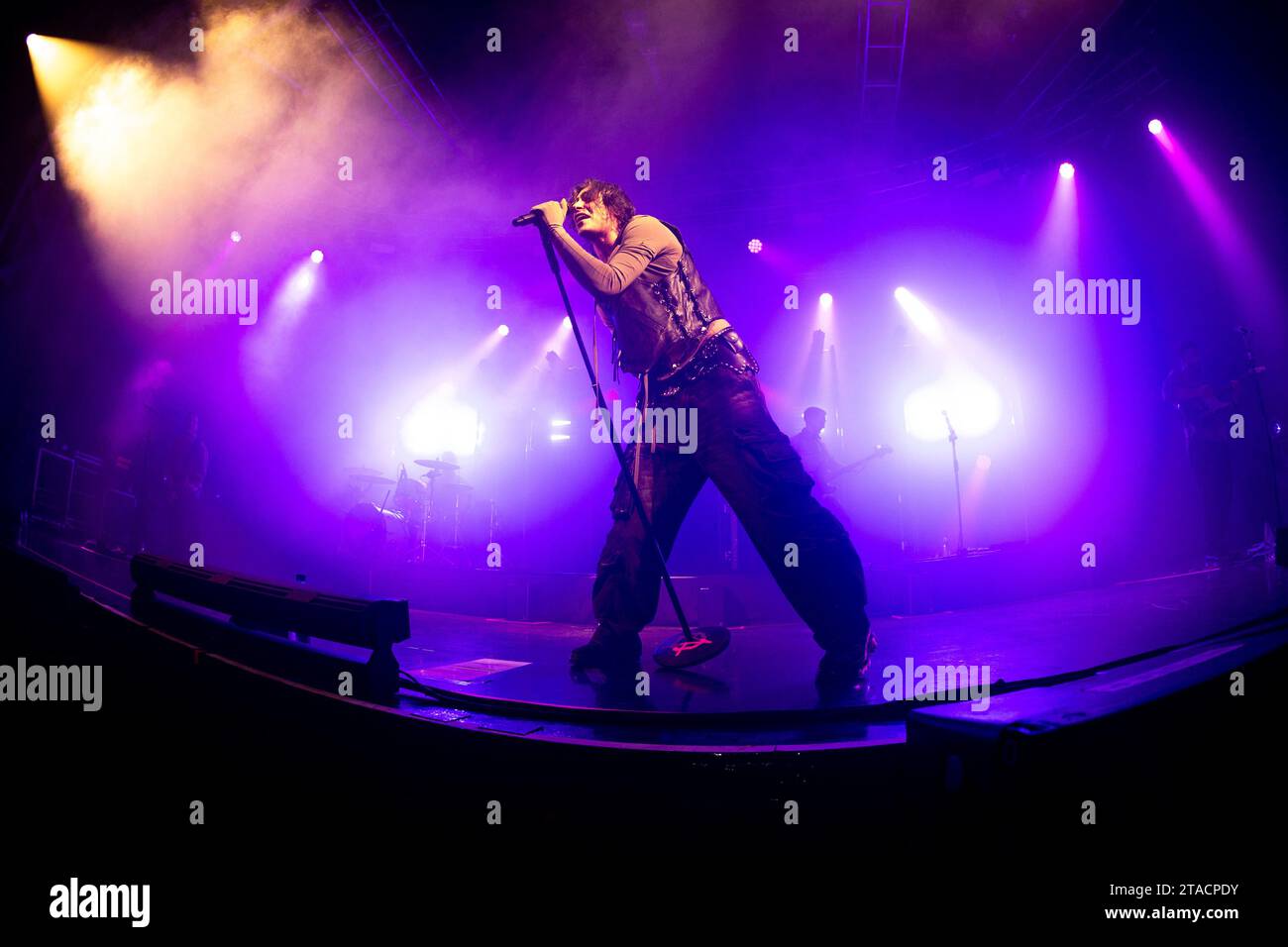 Milano, Italia. 29 novembre 2023. La cantante italiana Naska si esibisce durante un concerto al Fabrique Club di Milano. Credito: SOPA Images Limited/Alamy Live News Foto Stock