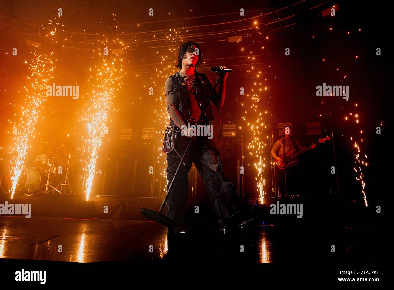 Milano, Italia. 29 novembre 2023. La cantante italiana Naska si esibisce durante un concerto al Fabrique Club di Milano. Credito: SOPA Images Limited/Alamy Live News Foto Stock